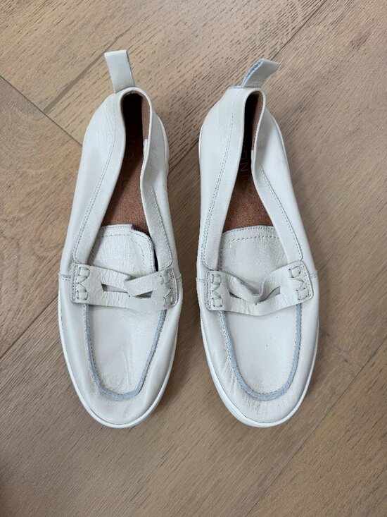 Vionic Shoes - Uptown Loafer in Cream